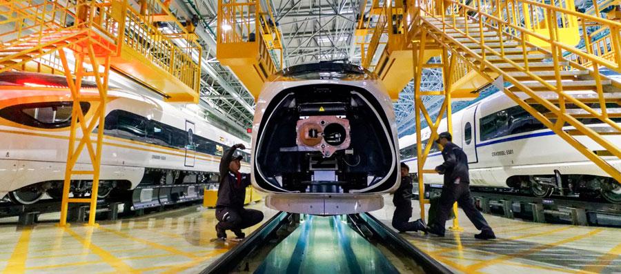 Technicians inspect a high-speed train on an assembly line in Changchun, Northeast China\'s Jilin Province, on December 21, 2017. (Photo by Jiang Jian/For China Daily)