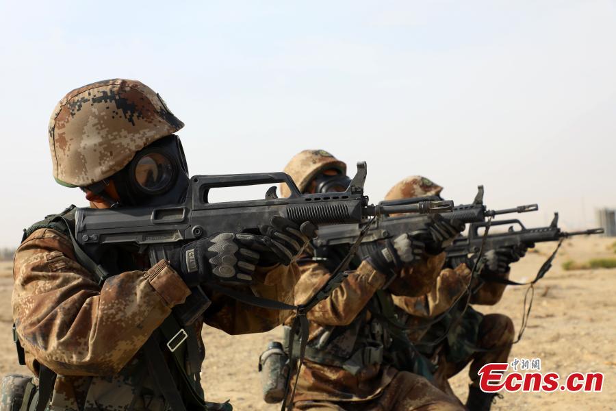 New soldiers undergo training at a military base in Northwest China’s Xinjiang Uygur Autonomous Region, Oct. 29, 2018. The training programs focused on battlefield protection skills. (Photo: China News Service/Luo Xingcang)
