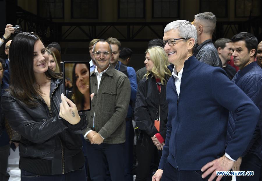 Apple CEO Tim Cook (R, Front) attends an event to unveil new Apple products in Brooklyn, New York, the United States, on Oct. 30, 2018. Apple Inc. on Tuesday launched its new iPad Pro, MacBook Air and Mac mini at an event in Brooklyn, New York City, offering long-awaited updates to some of its popular devices. (Xinhua)