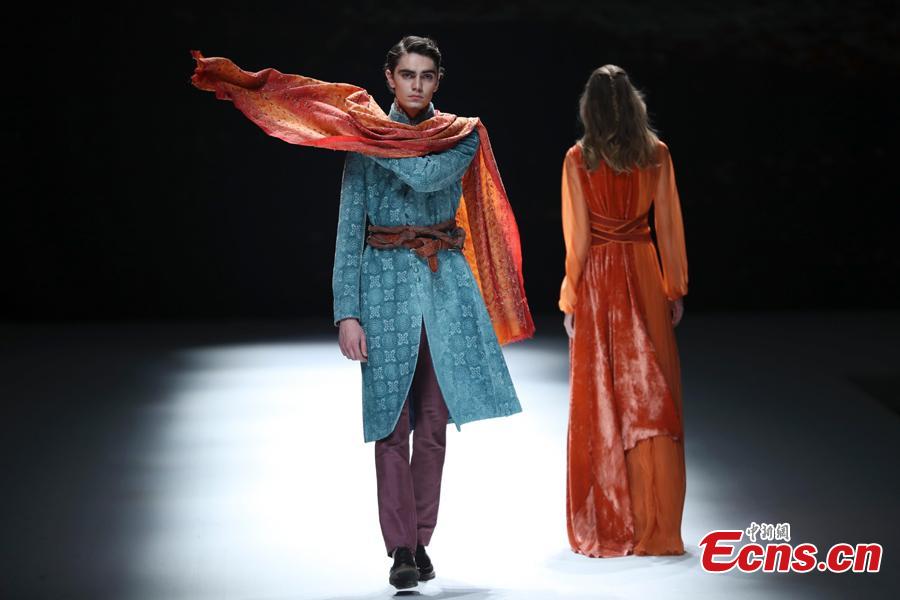 <?php echo strip_tags(addslashes(Models present creations by designer Chu Yan at China Fashion Week in Beijing, China, Oct. 30, 2018. (Photo: China News Service/Sheng Jiapeng))) ?>