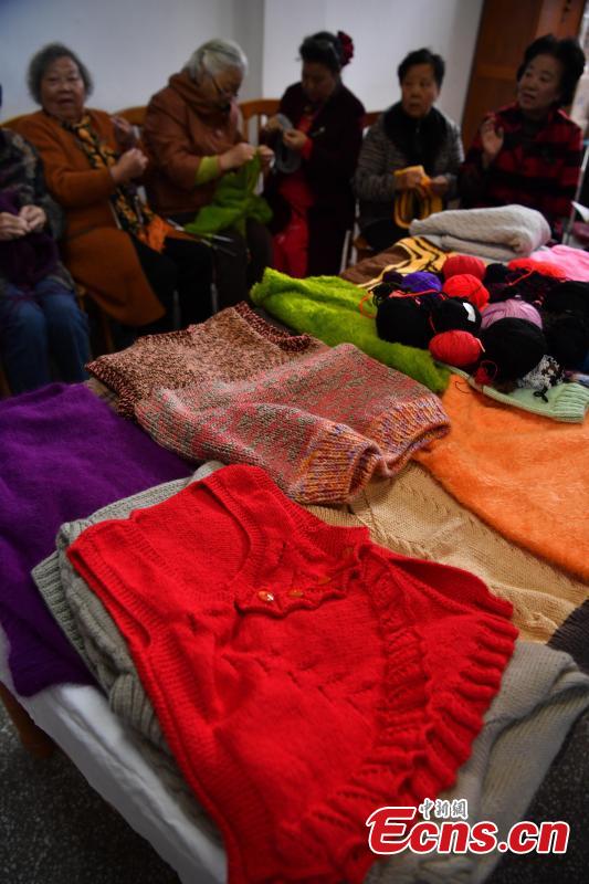 Old ladies knit sweaters for children in poor areas in Kunming, Southwest China’s Yunnan province on November 1, 2018. The ladies, who are retirees of a local hospital, formed a knitting club to make and send out cozy sweaters for the needy. A total of 19 knitters, whose average age is 75, have worked tirelessly in the past nine months, knitting 184 warm sweaters in their spare time for needy children in a village in Qiaojia county of the province. (Photo: China News Service/ Liu Ranyang)
