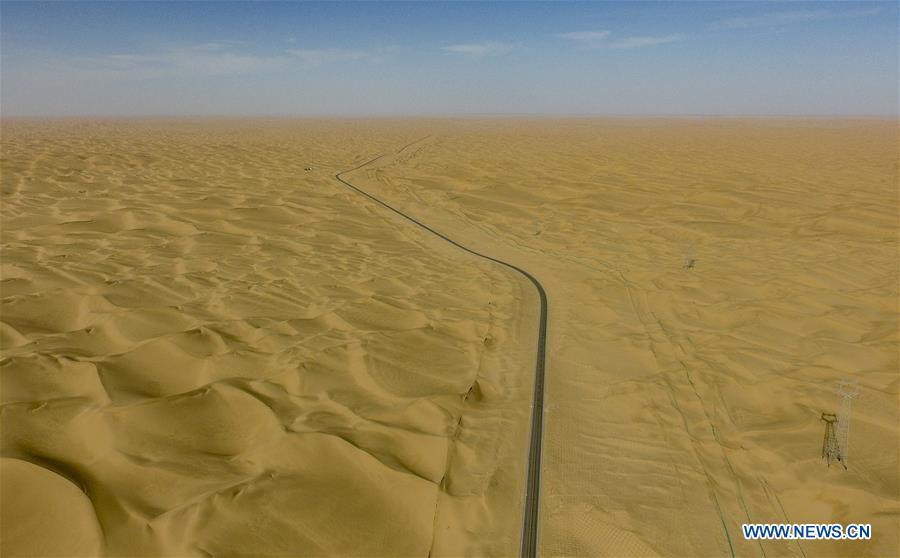 A desert road linking Qiemo County and Luntai County is seen in northwest China\'s Xinjiang Uygur Autonomous Region, Oct. 24, 2018. Xinjiang received more than 130 million tourists in the first nine months of 2018, up 38.15 percent year on year. (Xinhua/Zhao Ge)
