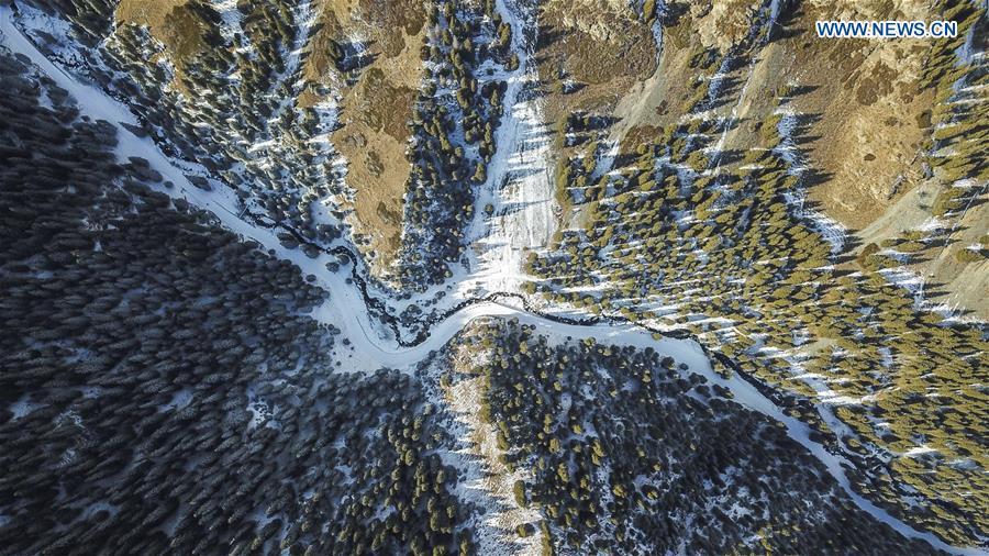 Aerial photo taken on Nov. 4, 2018 shows snow scenery in Nanshan scenic spot in southern Urumqi, capital of northwest China\'s Xinjiang Uygur Autonomous Region. (Xinhua/Hu Huhu)