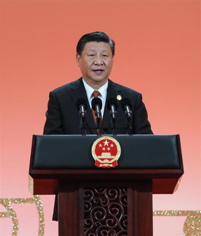 Chinese President Xi Jinping addresses a banquet in Shanghai, east China, Nov. 4, 2018. Xi Jinping and his wife Peng Liyuan hosted a banquet on Sunday evening in Shanghai to welcome distinguished guests from around the world, who will attend the first China International Import Expo (CIIE) opening Monday. (Xinhua/Xie Huanchi)