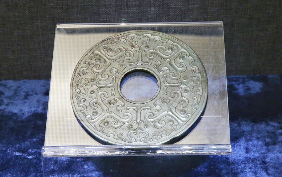 A selection of 93 jades from the holdings of the Summer Palace and the Institute of Qing History of Renmin University are on show at the Summer Palace\'s Dehe Garden through Dec. 8. (Photo/China Daily)