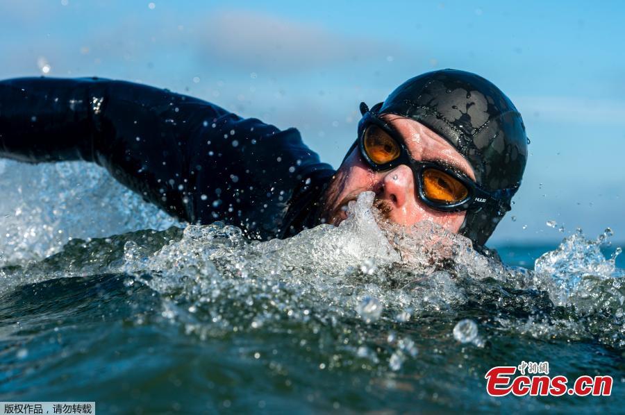An adventurer from Grantham has become the first person to swim 1,780-miles around Great Britain. Ross Edgley, 33, was joined by 300 swimmers for the last mile before he arrived in Margate at about 09:00 GMT. Edgley left the Kent town on 1 June, and has not set foot on land since, swimming for up to 12 hours a day and eating more than 500 bananas. He has battled strong tides and currents in cold water, braved storms, jellyfish and swimming in late autumn.