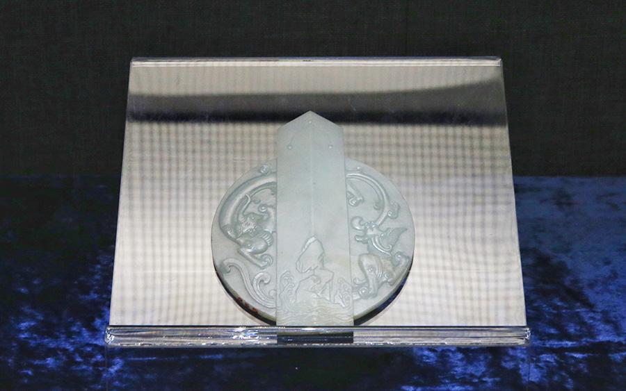 A selection of 93 jades from the holdings of the Summer Palace and the Institute of Qing History of Renmin University are on show at the Summer Palace\'s Dehe Garden through Dec. 8. (Photo/China Daily)