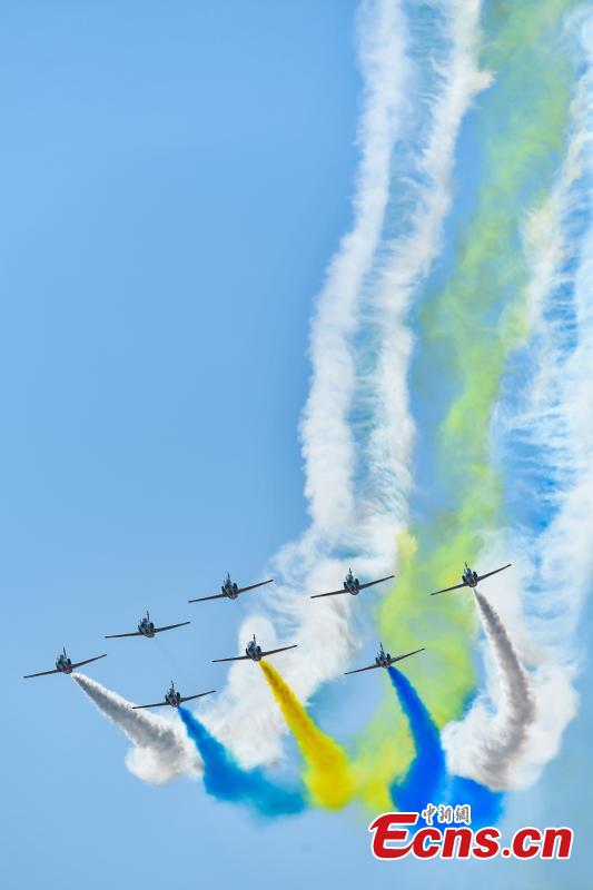 Red Eagle air show team from PLA Air Force Aviation University performs at the 12th China International Aviation and Aerospace Exhibition (Airshow China) opened in the southern port city of Zhuhai, Guangdong Province on November 6, 2018.  (Photo: China News Service/ Chen Jimin)