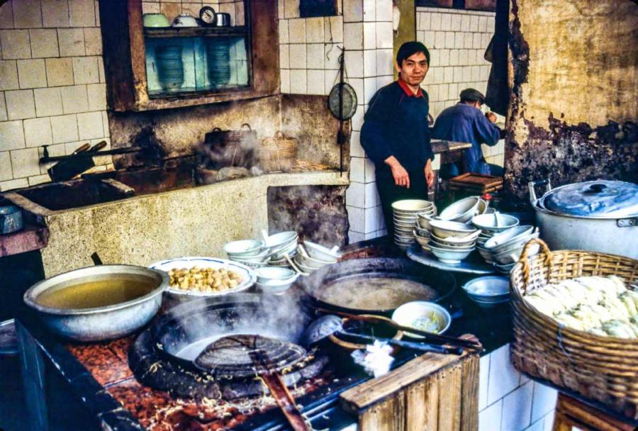 A local steamed buns stand.  (Photo by Jamie Fouss/provided to chinadaily.com.cn)
