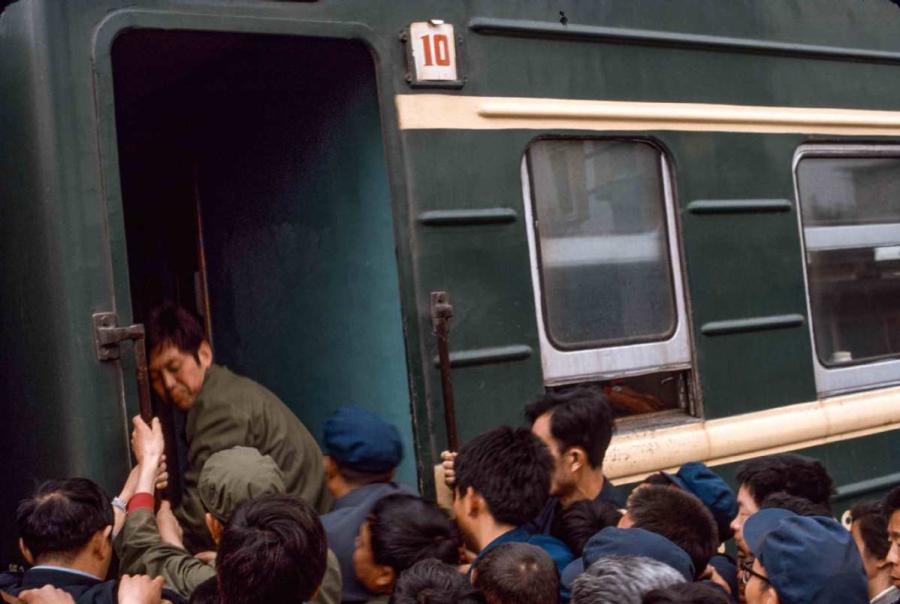 People fight to get on the train first. (Photo by Jamie Fouss/provided to chinadaily.com.cn)