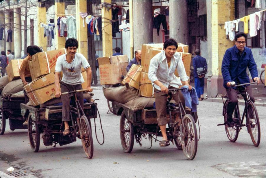 People riding tricycles in Guangzhou.  (Photo by Jamie Fouss/provided to chinadaily.com.cn)