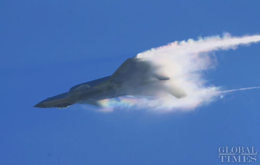 China\'s most advanced stealth fighter jet, the J-20, performs at the China International Aviation and Aerospace Exhibition which kicked off in Zhuhai, South China\'s Guangdong Province, on Nov. 6. The exhibition is scheduled to be held from Nov. 6 to 11. (Photos: Cui Meng/GT)