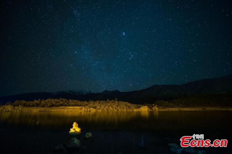The photo taken in November 7, 2018 shows starry night over Lulang County, Nyingchi, southwest China\'s Tibet Autonomous Region. (Photo: China News Service/He Penglei)