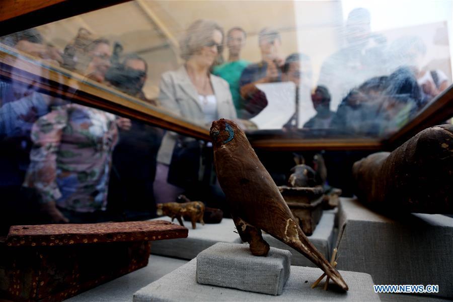 People look at the unearthed artifacts in Saqqara Necropolis, Giza Province, Egypt, on Nov. 10, 2018. Egypt\'s Minister of Antiquities Khaled al-Anany announced Saturday the discovery of seven pharaonic tombs in Saqqara Necropolis. (Xinhua/Ahmed Gomaa)