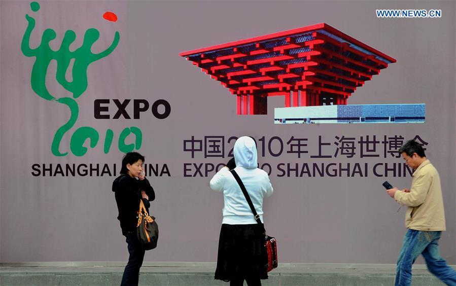 <?php echo strip_tags(addslashes(People are seen in front of a billboard of the Shanghai 2010 World Expo in Shanghai, east China, April 22, 2010. (Xinhua/Wang Song))) ?>