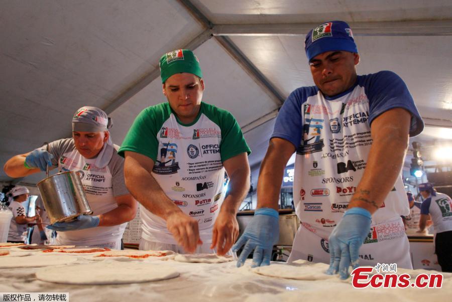 <?php echo strip_tags(addslashes(Argentine chefs cook up thousands of pizzas in an attempt to enter the Guinness World Records of the Largest number of pizzas prepared in 12 hours by a team, in Buenos Aires, Argentina November 11, 2018. (Photo/Agencies))) ?>