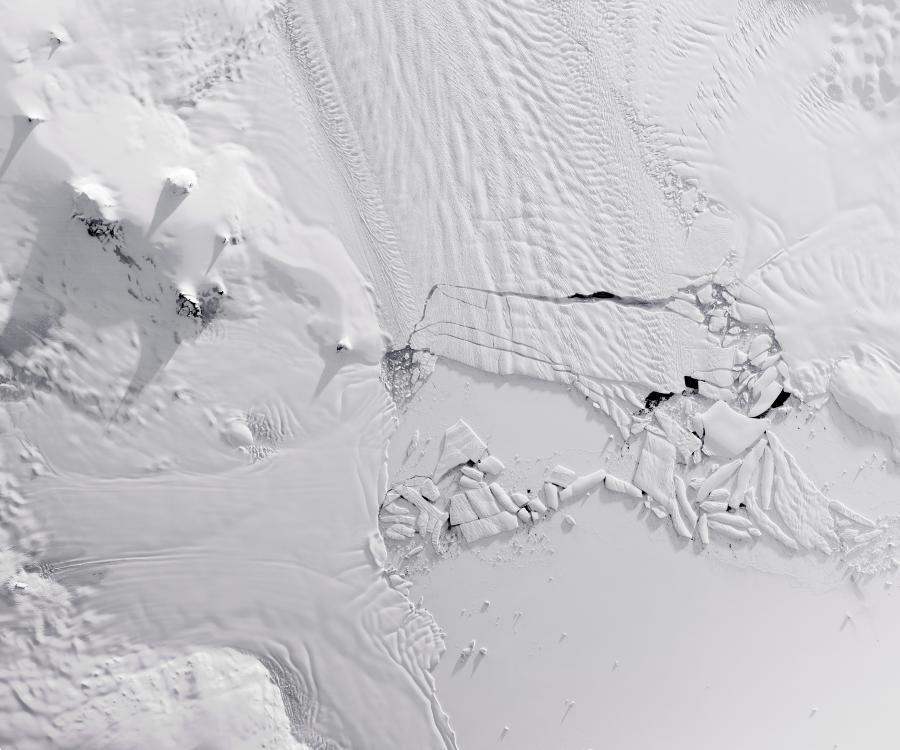 <?php echo strip_tags(addslashes(NASA has spotted a gigantic new iceberg three times the size of Manhattan in Antarctica. Named B-46, it is believed to measure 66 square nautical miles (87 square miles), according to estimates from the U.S. National Ice Center. NASA’s Operation IceBridge flight spotted the giant berg, which broke off from Pine Island Glacier in late October. (Photo/NASA))) ?>