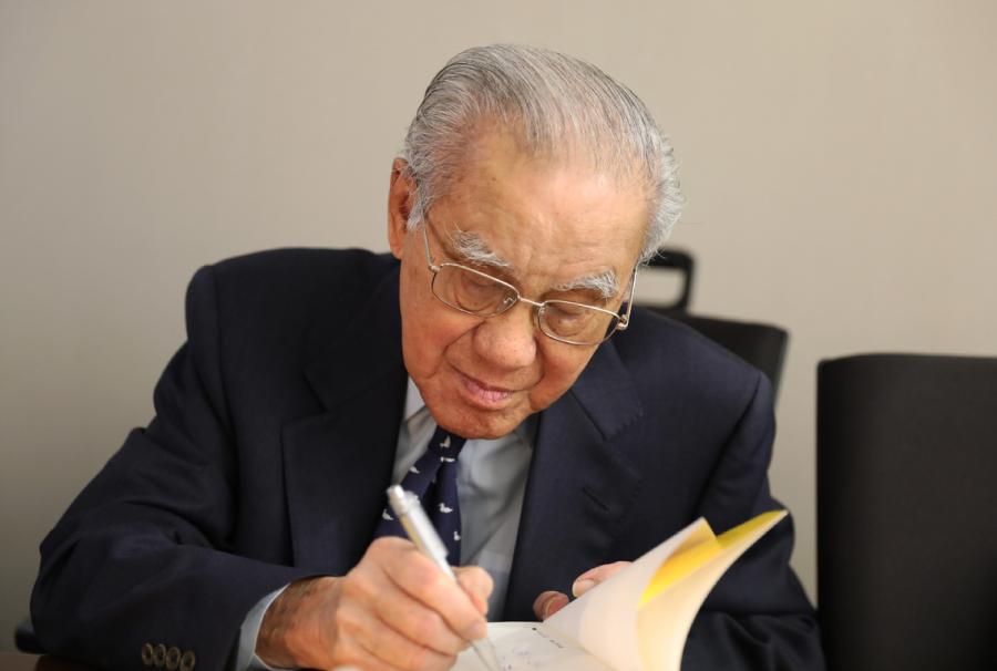 L.T. Lam\'s remarkable contribution and achievements to the toy industry of Hong Kong won him the \