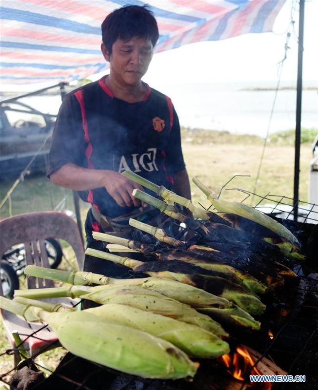 <?php echo strip_tags(addslashes(A vendor grills corns in Bandar Seri Begawan, capital of Brunei, on Nov. 18, 2018. (Xinhua/Wang Shen))) ?>