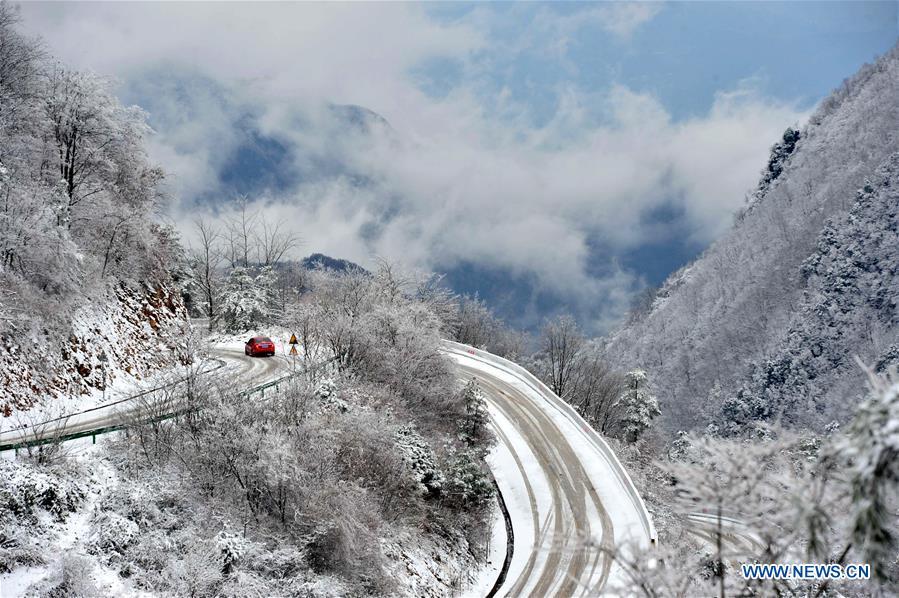 Photo taken on Nov. 18, 2018 shows snow scenery at Zhanjiapo Village in Houping Town, Baokang County, central China\'s Hubei Province. (Xinhua/Yang Tao)