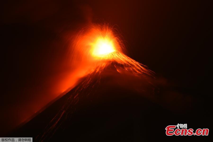 A view of the Fuego Volcano erupting, as seen from El Rodeo municipality, in Escuintla department, 45 km southwest of Guatemala City on November 19, 2018. Guatemalan authorities on Monday declared a red alert after the Fuego volcano erupted again, forcing almost 3,000 residents to flee. (Photo/Agencies)