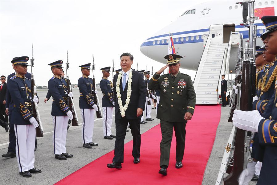 Chinese President Xi Jinping is welcomed upon his arrival in Manila, the Philippines, Nov. 20, 2018. Xi arrived here on Tuesday for a state visit to the Philippines. (Xinhua/Xie Huanchi)