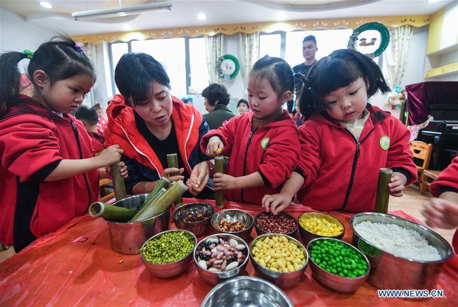 <?php echo strip_tags(addslashes(Children use azuki bean, corn and glutinous rice to make a kind of traditional food during an activity at a kindergarten in Lijiaxiang Township of Changxing County, east China's Zhejiang Province, Nov. 21, 2018. The activity was held Wednesday to greet the light snow, one of the 24 solar terms of the Chinese lunar calendar. (Xinhua/Xu Yu))) ?>