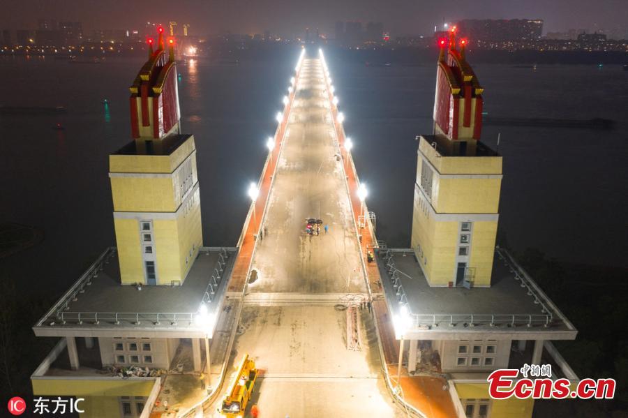 <?php echo strip_tags(addslashes(Magnolia-shaped lamps on the Nanjing Yangtze River Bridge are lighted up during a test on November 21, 2018. It is the first time those lamps are turned since the bridge was closed for a maintenance. The bulbs will also be replaced from the previous high-pressure sodium lamps into LED lamps which are more energy-efficient and has a longer-life. (Photo/IC))) ?>