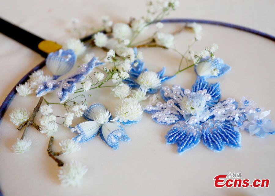 <?php echo strip_tags(addslashes(Liu Yao, a girl from northwestern China city Lanzhou, shows her embroidery works featuring patterns made of preserved flowers. With stitching techniques of Suzhou Embroidery and beading skills, the girl, an embroidery lover, makes her works with colorful dried flowers. (Photo: China News Service/ Gao Zhan))) ?>