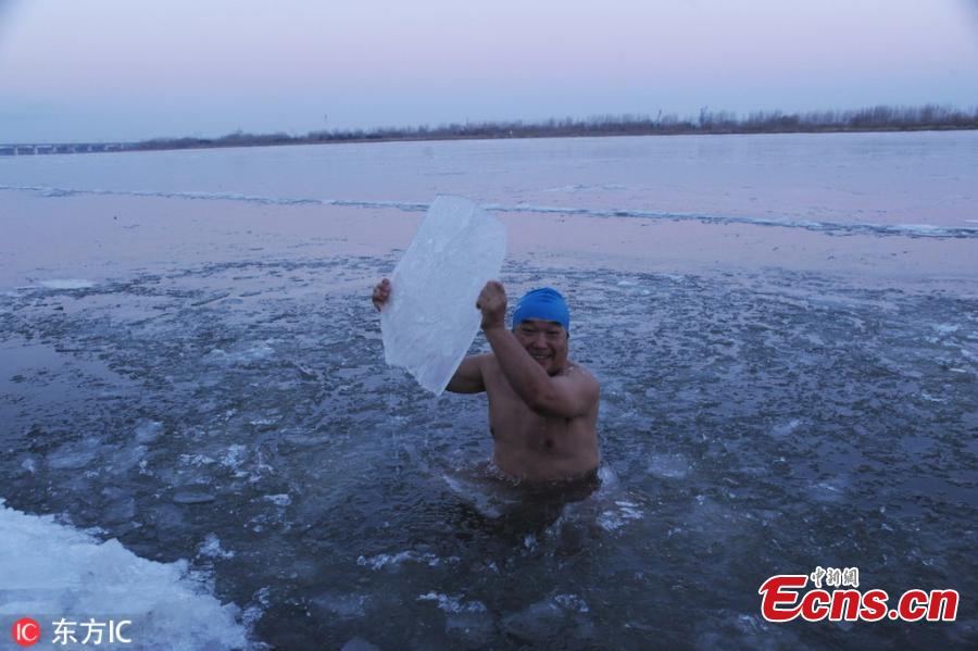 <?php echo strip_tags(addslashes(A winter swimming enthusiast broke the ice and jumped into the Songhua River to start his winter swimming season in Harbin, Northeast China's Heilongjiang province, on Nov 23, 2018. Hundreds of winter swimming enthusiasts swim in the river every year. (Photo/VCG))) ?>
