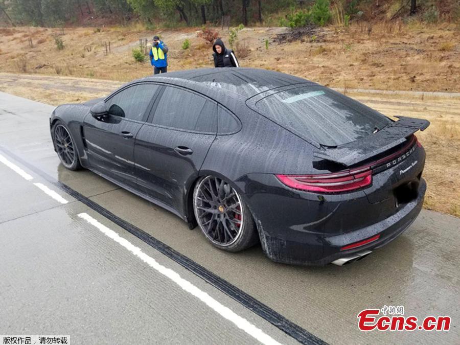 The black Porsche driven by NBA Golden State Warriors basketball star Stephen Curry was damaged after two drivers hit his car on a freeway in Oakland, California, Nov. 23, 2018. Authorities said that, first, the driver of a Lexus lost control and struck Curry\'s car. After Curry stopped in the center median and waited for officers to arrive, another sedan lost control and rear-ended his Porsche. No one was injured or arrested and the CHP says that rain was a factor in the crash. (Photo/Agencies)