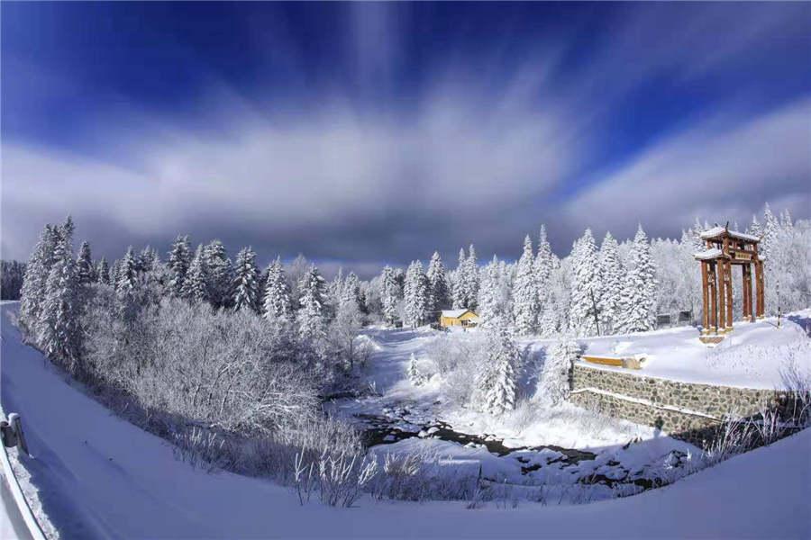 <?php echo strip_tags(addslashes(Snowfall has turned the Laoling mountain range into a winter wonderland. (Photo by An Zhenli for chinadaily.com.cn))) ?>