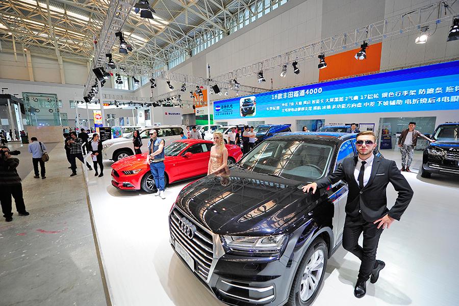 The parallel-import luxury car section at the 2016 China (Tianjin) international automobile exhibition in Tianjin. (Photo provided to China Daily)
Different focuses

Individuality is key, with each area drawing from its location to uniquely specialize in industries that fit it best.

Shanghai, for example, is continuing its path to becoming one of the world\'s leading financial centers, spearheaded by experiments in the city\'s FTZ.

By November, 41 renowned international financial institutions had set up 56 asset management companies in the Lujiazui Financial City area of the Shanghai Pilot FTZ.

Meanwhile, just a few kilometers away, the Zhejiang Pilot FTZ is going a wholly different route and is instead focusing on China\'s oil and gas industries.

\