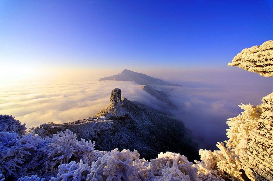 <?php echo strip_tags(addslashes(A fantastic landscape after a snowfall in Fanjing Mountain, located in Tongren city of Guizhou Province. (Photo/chinadaily.com.cn))) ?>
