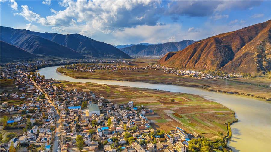 A view of Dingxi city in Gansu Province. (Photo provided to chinadaily.com.cn)