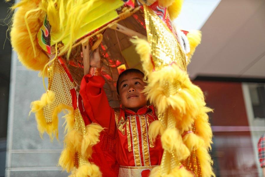 <?php echo strip_tags(addslashes(A child performs a lion dance during the parade on Nov. 24, 2018. (Photo/Chinaculture.org))) ?>