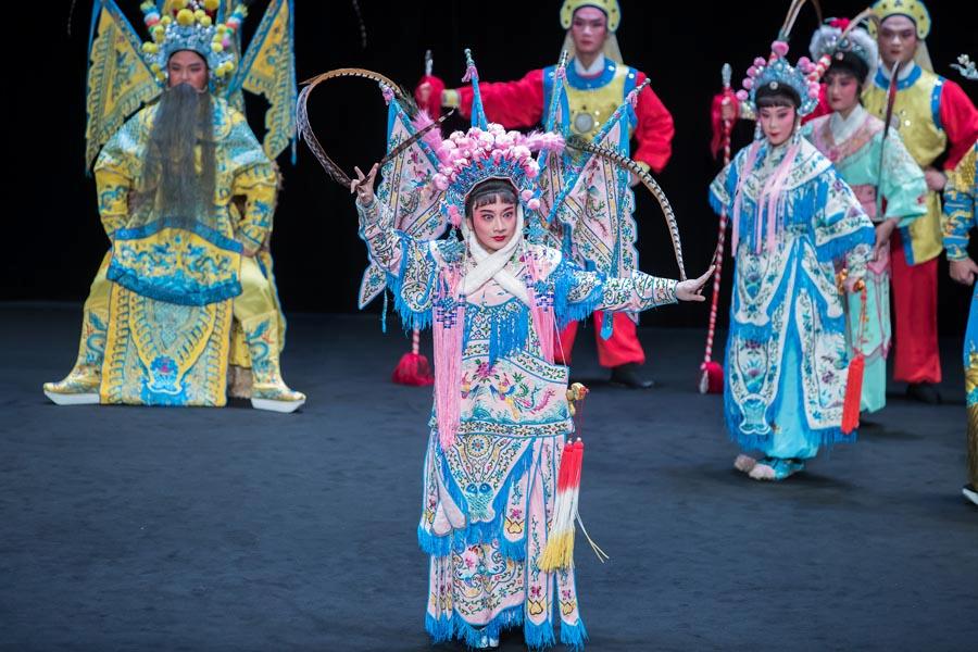 <?php echo strip_tags(addslashes(Chinese opera artists perform Qiongju Opera at Theater 71 in the Paris suburb of Malakoff, Nov. 26, 2018. (Photo/Chinaculture.org)
<p>French audiences were offered a feast of traditional Chinese operas as the 8th Traditional Chinese Opera Festival in Paris was held in the French capital from Nov. 26 to Dec. 2.

<p>The six-day festival featured more than 200 performers from six provinces and cities in China. They put on stage five classical Chinese opera types, including Qiongju Opera from South China's Hainan Province, Shaoju Opera from Shaoxing in East China's Zhejiang Province and Peking Opera performed by artists from Northeast China's Dalian in Liaoning Province. Famous operas performed included Peking Opera classic, Farewell to My Concubine, and The Orphan of Zhao. 

<p>