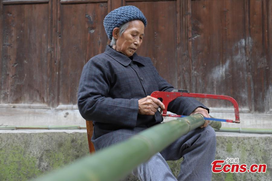 <?php echo strip_tags(addslashes(78-year-old Song Erfeng chops bamboo into long and thin filaments in preparation for materials to make bamboo hats in a village in Tangtou town, Southwest China's Guizhou province on December 3, 2018.  As an inheritor of bamboo hat making skills, Song has been practicing the craft for 70 years. Being made with bamboo filaments as thin as hair, the special hat has a history that can be traced back to Ming Dynasty (1368-1644). (Photo: China News Service/ Qu Honglun))) ?>