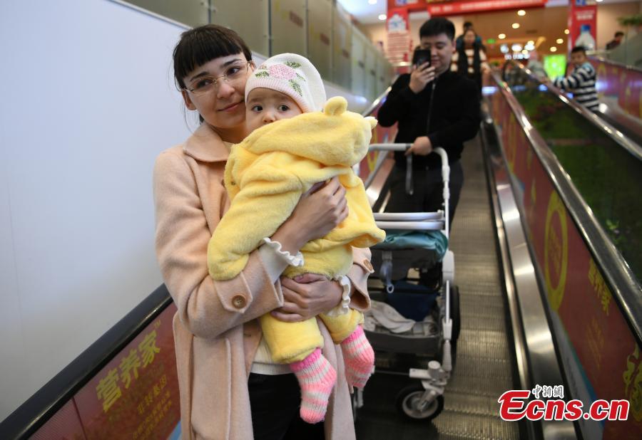 <?php echo strip_tags(addslashes(The couple and their child at a supermarket in Changchun, Northeast China’s Jilin province. (Photo: China News Service/ Zhang Yao))) ?>