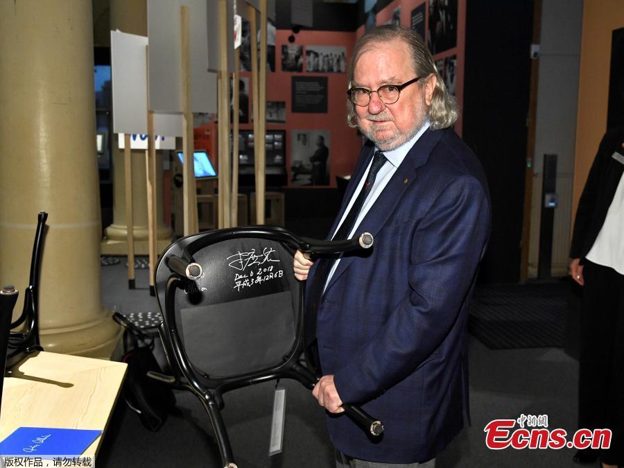 The Nobel Prize laureate in Physiology or Medicine Professor James P. Allison holds a chair he has signed at the Nobel Museum in Stockholm, Sweden on December 6, 2018.(Photo/Agencies)