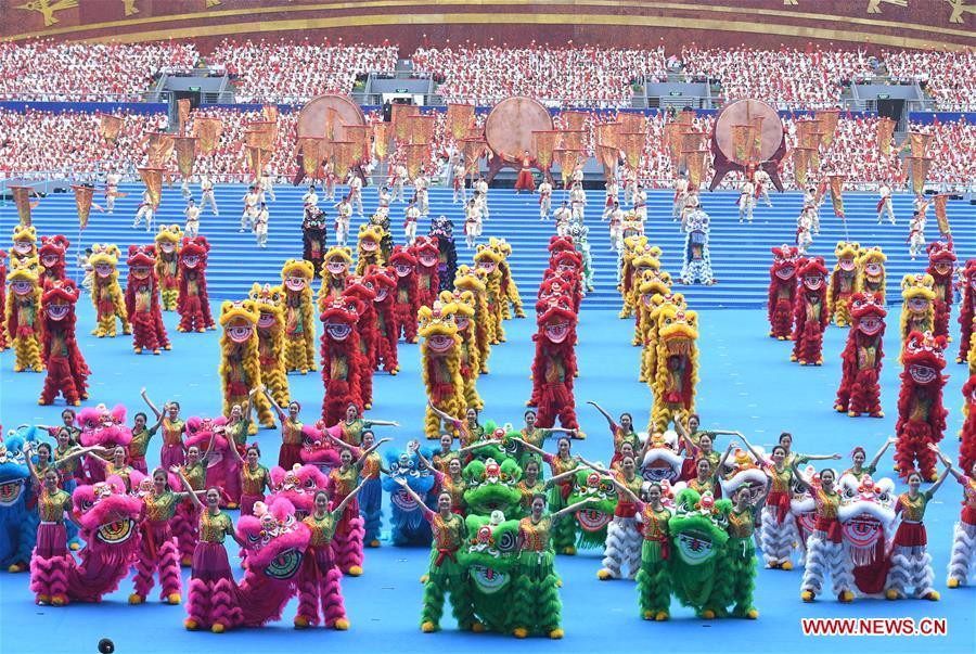 Dancers perform in a grand gathering held to celebrate the 60th anniversary of the founding of south China\'s Guangxi Zhuang Autonomous Region in Nanning, capital of Guangxi, Dec. 10, 2018. (Xinhua/Zhou Hua)