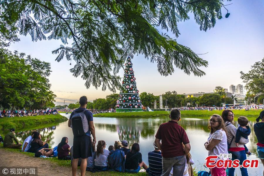 <?php echo strip_tags(addslashes(What is it like to spend Christmas in summer? On December 10, people in San Paulo, Brazil, were seen enjoying the view of a huge Christmas tree. Located in the city’s Ibirapuera Park, the tree stands 43 meters high and 15 meters wide. (Photo/VCG))) ?>