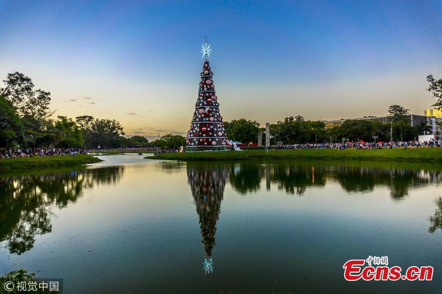<?php echo strip_tags(addslashes(What is it like to spend Christmas in summer? On December 10, people in San Paulo, Brazil, were seen enjoying the view of a huge Christmas tree. Located in the city’s Ibirapuera Park, the tree stands 43 meters high and 15 meters wide. (Photo/VCG))) ?>