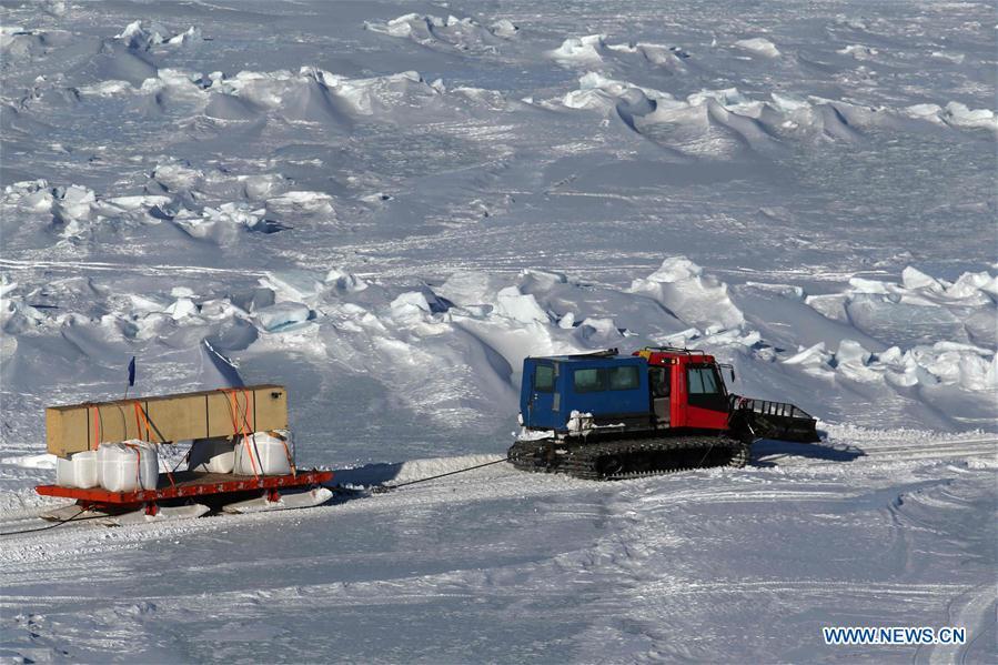 A snowmobile heads for the Zhongshan Station in Antarctica, Dec. 6, 2018. China\'s 35th Antarctic research expedition team finished the first phase of unloading supplies operation on Friday. A total of 1,605 tons of supplies have been transported from China\'s research icebreaker Xuelong to the destination. (Xinhua/Liu Shiping)