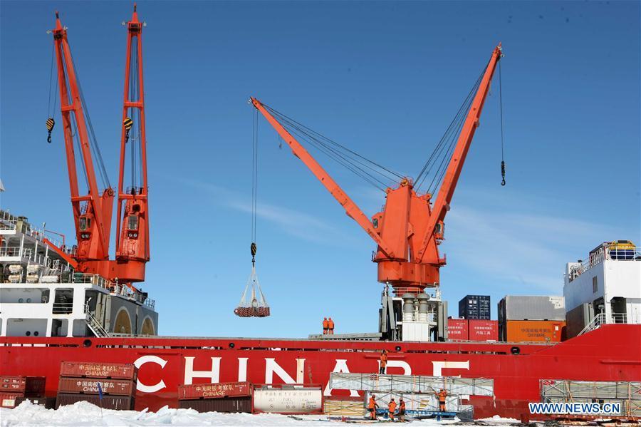 Members of Antarctic research expedition team unload supplies from China\'s research icebreaker Xuelong in Antarctica, Dec. 6, 2018. China\'s 35th Antarctic research expedition team finished the first phase of unloading supplies operation on Friday. A total of 1,605 tons of supplies have been transported from China\'s research icebreaker Xuelong to the destination. (Xinhua/Liu Shiping)