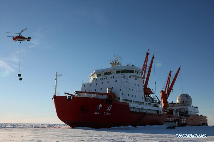 A helicopter transfers supplies to the Zhongshan Station in Antarctica, Dec. 5, 2018. China\'s 35th Antarctic research expedition team finished the first phase of unloading supplies operation on Friday. A total of 1,605 tons of supplies have been transported from China\'s research icebreaker Xuelong to the destination. (Xinhua/Liu Shiping)