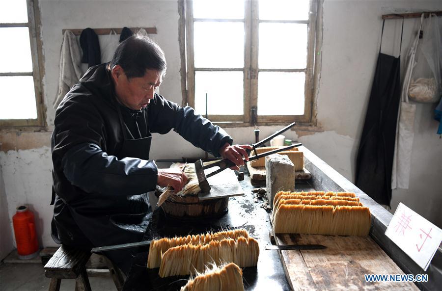 <?php echo strip_tags(addslashes(A worker makes the Xuan ink brushes at a workshop in Huangcun Town of Jingxian County, east China's Anhui Province, Dec. 14, 2018. Huangcun Town has a long history of the Xuan ink brush making. The ink brush, ink, Chinese Xuan paper and ink slabs are four traditional writing materials of Chinese stationery. (Xinhua/Liu Junxi))) ?>