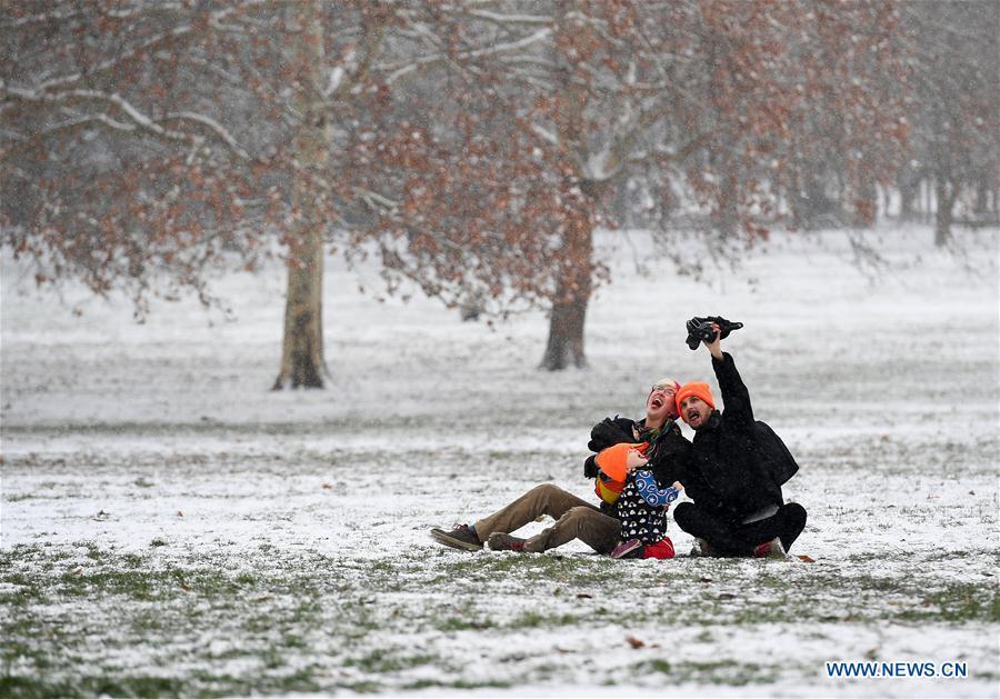 People take selfies at the snow-covered Grueneburg Park in Frankfurt, Germany, on Dec. 16, 2018. A snowfall hit Frankfurt on Sunday. (Xinhua/Lu Yang)