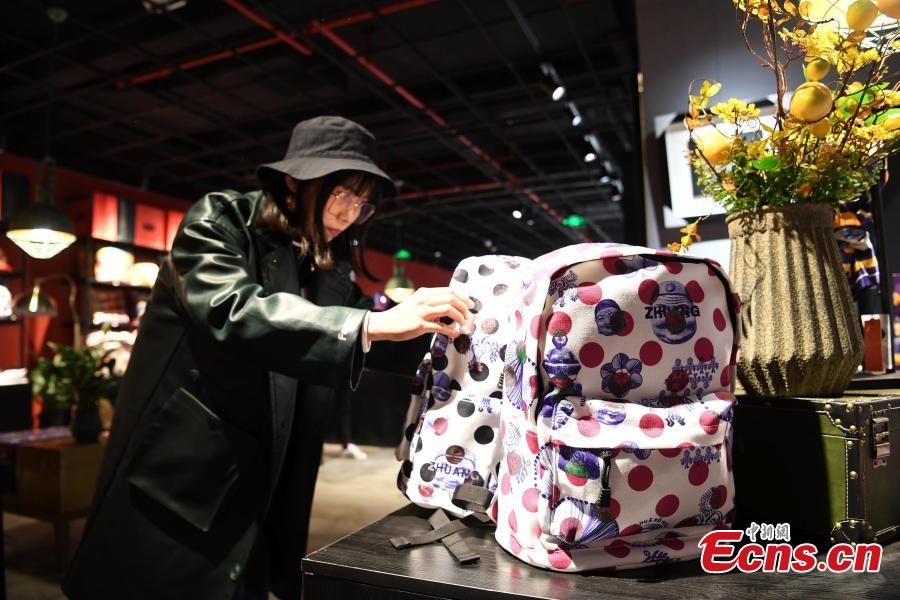 A store features products that integrate the intangible cultural heritages of the Zhuang people in Nanning City, Southwest China\'s Guangxi Zhuang Autonomous Region, Dec. 17, 2018. The products, including leatherware, clothes and bags, highlight the unique crafts of the Zhuang people. (Photo: China News Service/Yu Jing)