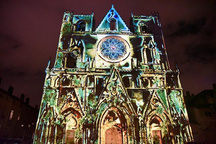 The Saint Jean Cathedral in Lyon is the major site for the light festival. The church has been decorated with amazing colors and patterns that last around eight minutes in celebration of the annual Lyon Festival of Lights on Dec. 9, 2018.  (Photo/chinadaily.om.cn)